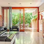 Вилла With Pool 150m From The Sea In